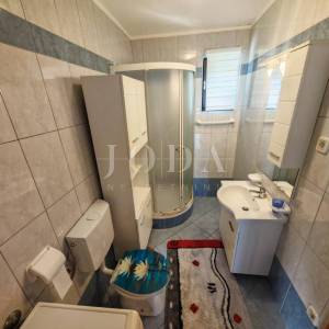 Kuća 2. red od mora sa 4 apartmana