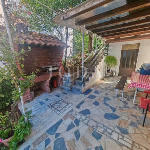 Kuća 2. red od mora sa 4 apartmana