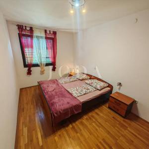 Kuća 2. red od mora sa 4 apartmana