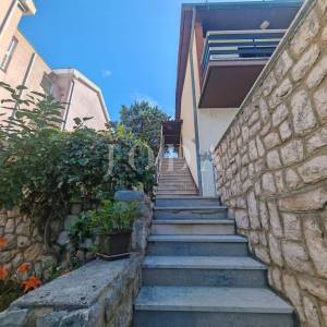 Kuća 2. red od mora sa 4 apartmana
