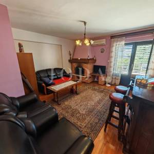 Kuća 2. red od mora sa 4 apartmana