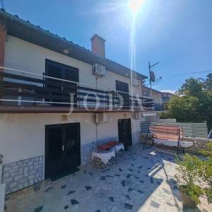 Kuća 2. red od mora sa 4 apartmana