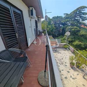 Kuća 2. red od mora sa 4 apartmana