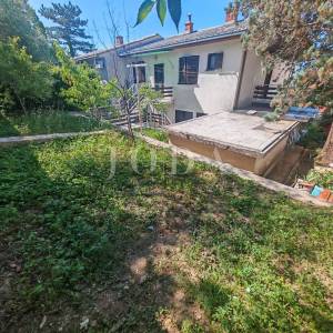 Kuća 2. red od mora sa 4 apartmana