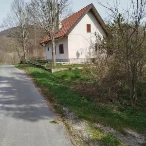 Kuća Krivi Put