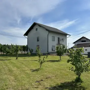 Kuća (prizemlje+kat+potkrovlje), 238 m2