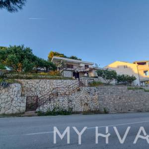 Kuća s pogledom na more i grad Hvar