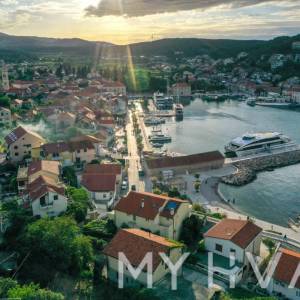 Kuća u blizini plaže u Jelsi