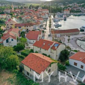 Kuća u blizini plaže u Jelsi