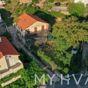 Kuća u blizini plaže u Jelsi