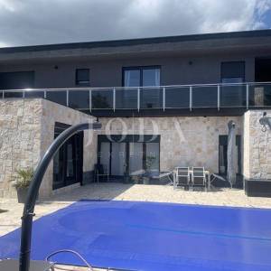Labin, moderna Villa sa bazenom u blizini centra grada