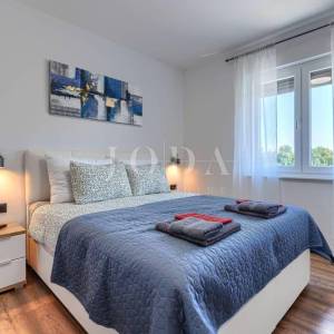 Labin, okolica, moderna Villa sa bazenom i velikim građevinskim zemljištem