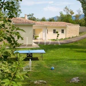 Labin, okolica, moderna Villa okružena prirodom