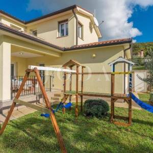 Labin, okolica, prekrasna Villa sa bazenom i velikom okućnicom