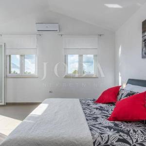 Labin, okolica, prekrasna Villa sa bazenom i velikom okućnicom