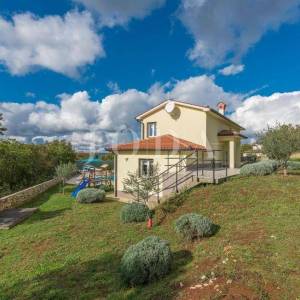Labin, okolica, prekrasna Villa sa bazenom i velikom okućnicom