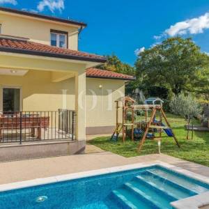 Labin, okolica, prekrasna Villa sa bazenom i velikom okućnicom