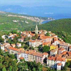 LABIN – TROSOBAN STAN S VRTOM U CENTRU GRADA – 57 m²