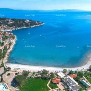 LABIN – TROSOBAN STAN S VRTOM U CENTRU GRADA – 57 m²