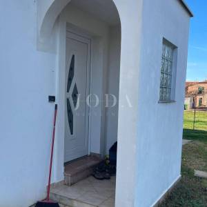 Lijepa obiteljska kuća sa dva komforna stana,Umag okolica