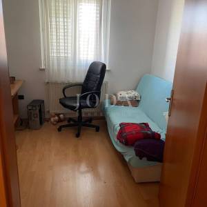 Lijepa obiteljska kuća sa dva komforna stana,Umag okolica