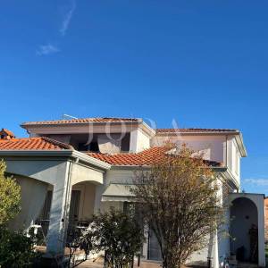 Lijepa obiteljska kuća sa dva komforna stana,Umag okolica
