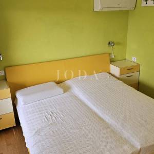Lijepa prizemnica kompletno opremljena na mirnoj lokaciji,Ližnjan okolica