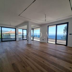 LOVRAN – PENTHOUSE U NOVOGRADNJI S POGLEDOM NA MORE