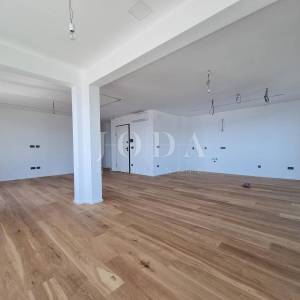 LOVRAN – PENTHOUSE U NOVOGRADNJI S POGLEDOM NA MORE