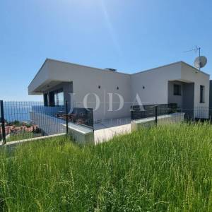 LOVRAN – PENTHOUSE U NOVOGRADNJI S POGLEDOM NA MORE