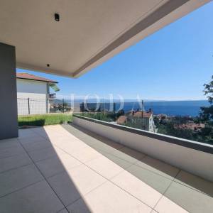 LOVRAN – PENTHOUSE U NOVOGRADNJI S POGLEDOM NA MORE
