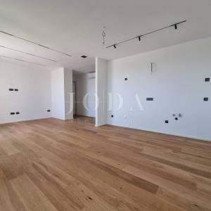 LOVRAN – PENTHOUSE U NOVOGRADNJI S POGLEDOM NA MORE