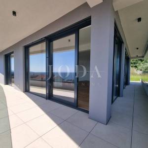 LOVRAN – PENTHOUSE U NOVOGRADNJI S POGLEDOM NA MORE