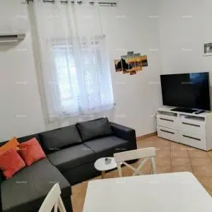 LOVREČICA, JEDNOSOBAN STAN S  TERASOM I PARKIRNIM MJESTOM