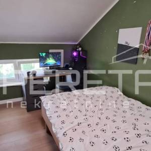 LUKSUZNO UREĐENA KUĆA S BAZENOM I VELIKOM OKUĆNICOM – VELIKA GORICA