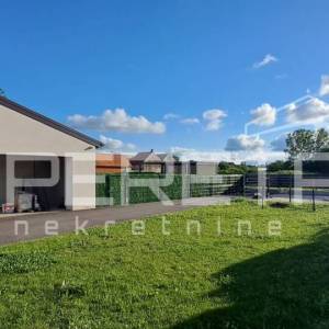 LUKSUZNO UREĐENA KUĆA S BAZENOM I VELIKOM OKUĆNICOM – VELIKA GORICA