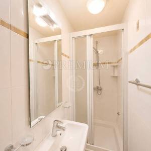 Malinska, apartman s terasom i pogledom na more!