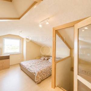 Malinska, apartman s terasom i pogledom na more!