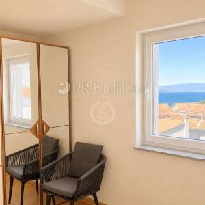 Malinska, apartman s terasom i pogledom na more!