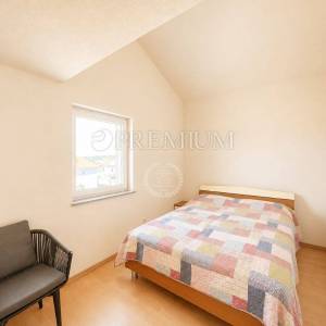 Malinska, apartman s terasom i pogledom na more!