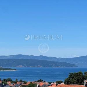 Malinska, kuća s bazenom, jacuzzijem i pogledom na more!