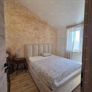 MARČANA – Moderna kuća s bazenom i okućnicom