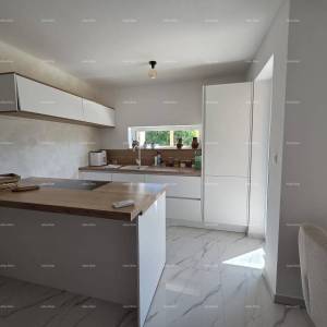 MARČANA – Moderna kuća s bazenom i okućnicom