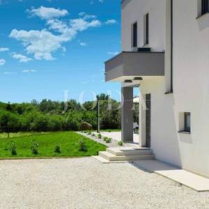 Marčana, okolica, moderna Villa okružena prirodom