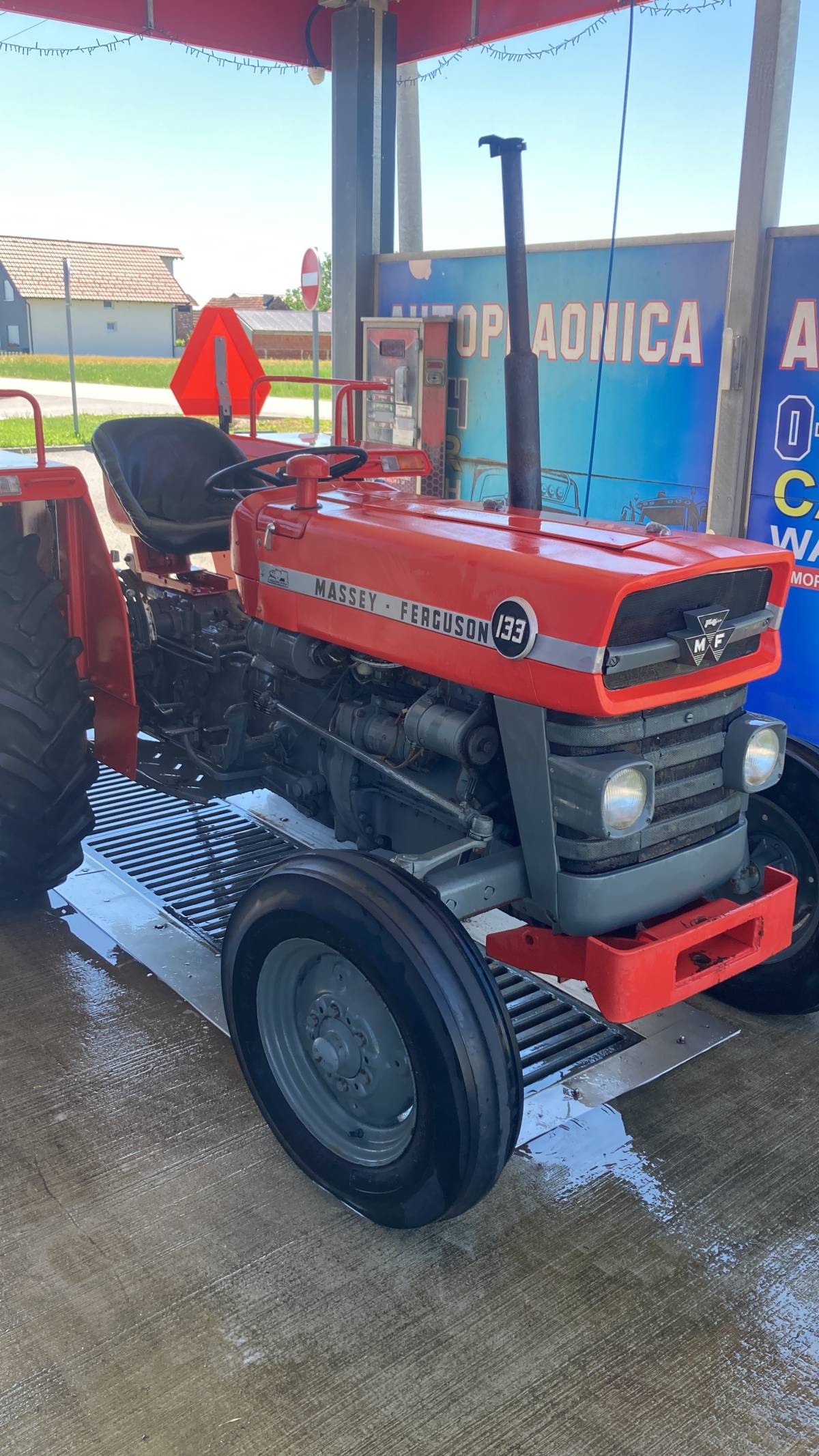 Massey Ferguson 133