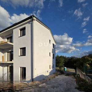 MATULJI, JURDANI, PERMANI - stan 68m2 + galerija 31m2, 2.kat  3S+DB 