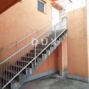 MATULJI, JUŠIĆI- hala / skladište / poslovni prostor 450m2 na odličnoj lokaciji + okoliš 300m2 za najam
