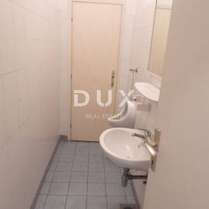 MATULJI, JUŠIĆI- hala / skladište / poslovni prostor 1100m2 na odličnoj lokaciji + okoliš 500m2 za najam