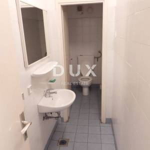MATULJI, JUŠIĆI- hala / skladište / poslovni prostor 1100m2 na odličnoj lokaciji + okoliš 500m2 za najam
