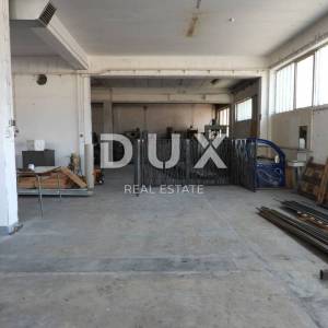 MATULJI, JUŠIĆI- hala / skladište / poslovni prostor 1100m2 na odličnoj lokaciji + okoliš 500m2 za najam